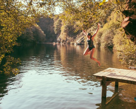 Swimming Wild in South West England Over 50 wild swimming and open water swimming spots on the beaches, rivers, lakes and tidal pools of the West Country Siân Anna Lewis