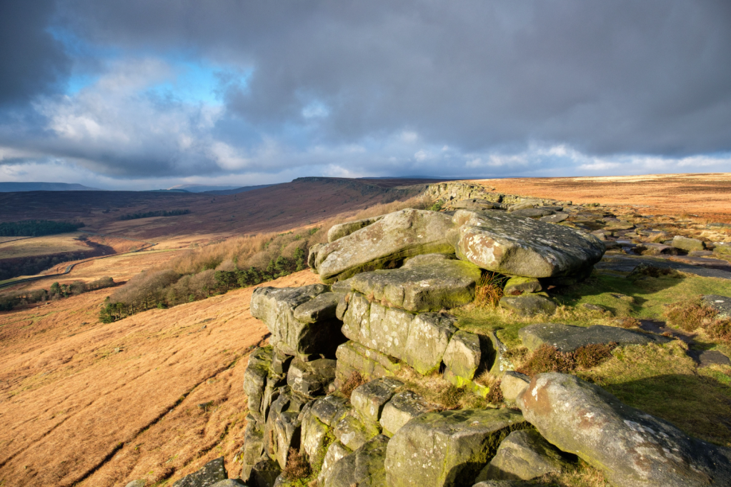 Peak District 9 Edges - Stanage Edge lit by the sun. Credit: Chiz Dakin