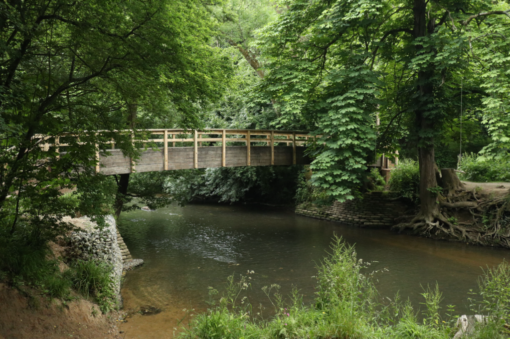 surrey three peaks - Alternative crossing over River Mole. Credit: Nike Werstroh