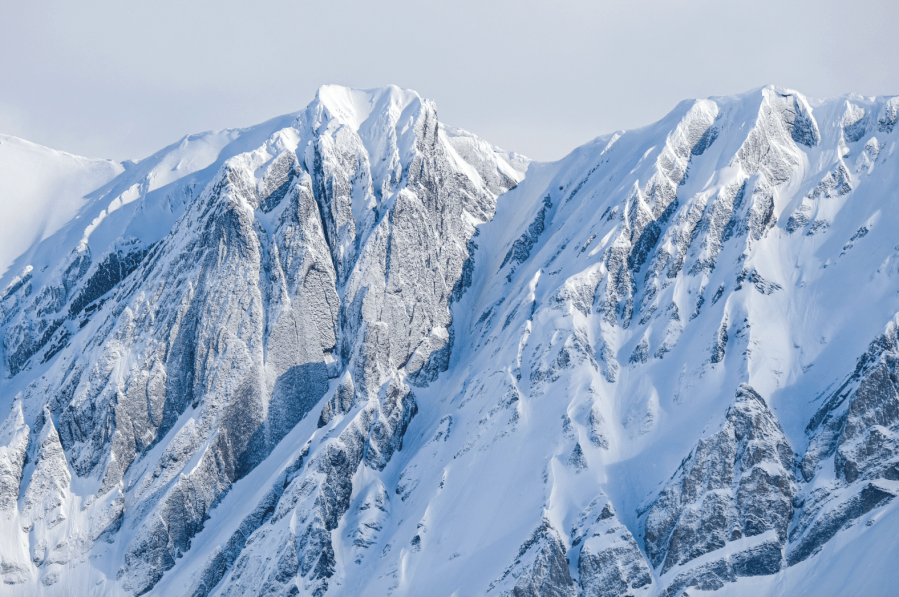17.Dutch navigator Willem Barentsz named Spitsbergen after the pointed mountains (from the Dutch spits – pointed, bergen – mountains) he encountered when he discovered the archipelago in 1596