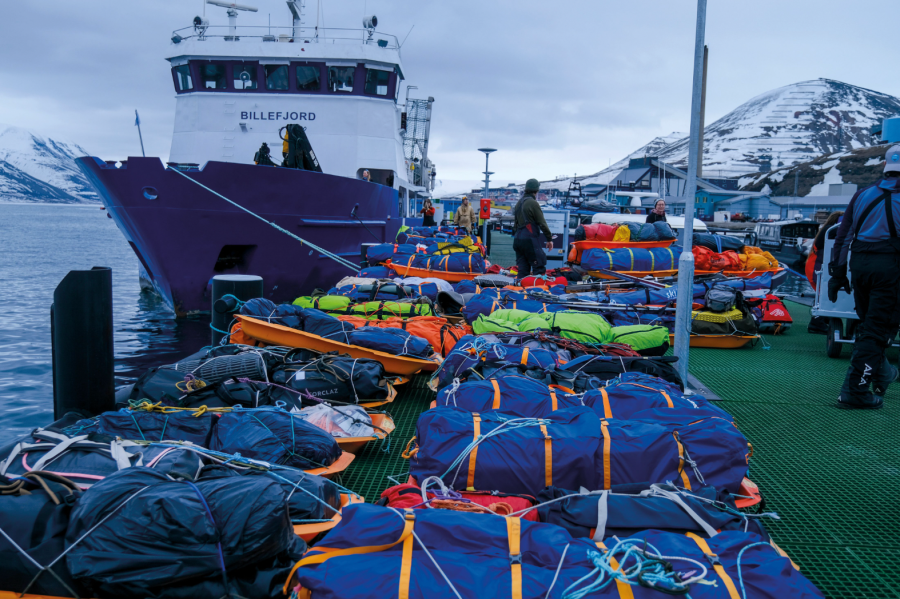 People and pulkas waiting for departure in Longyearbyen. Credit: Maria Philippa Rossi