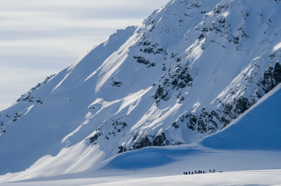 15.Small people. Big mountains