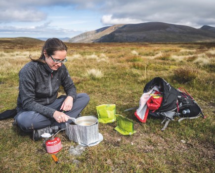 calories in backpacking meals - A stop for food on the plateau. Credit: James Roddie