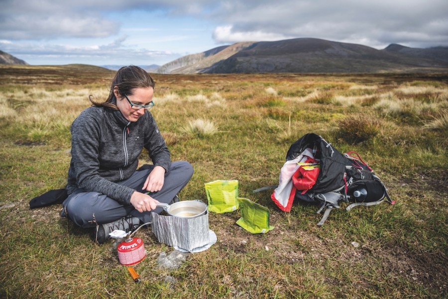 calories in backpacking meals - A stop for food on the plateau. Credit: James Roddie