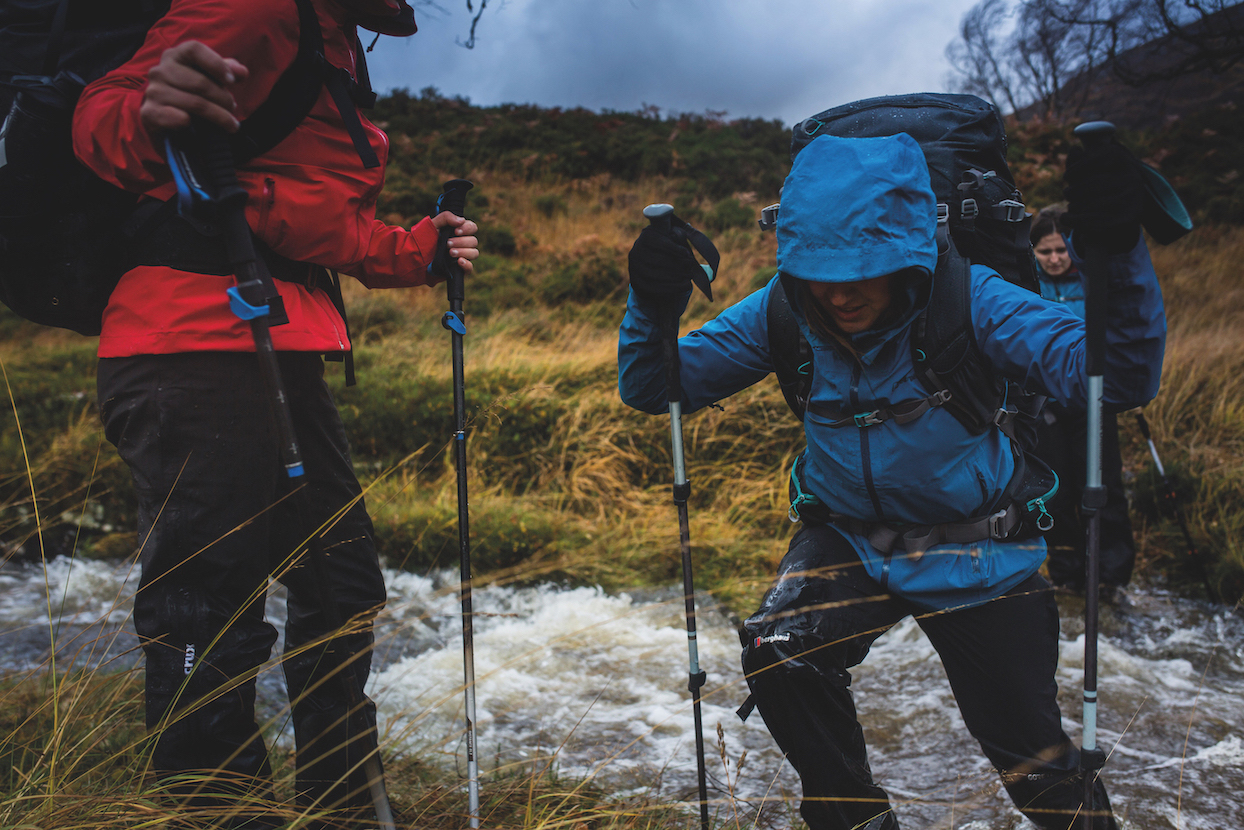 10 tips to plan a hiking expedition in bad weather